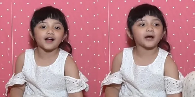Intip Arsy Asyik Berdandan: Make Up Anak-Anak Kurang Nyata Gaes!