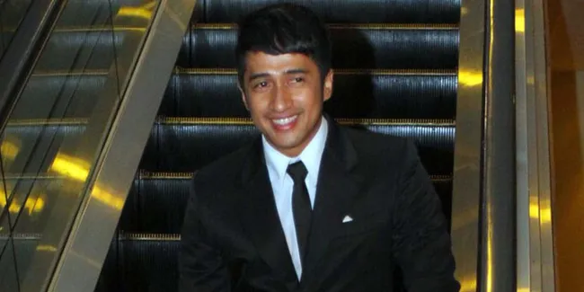 Irfan Hakim Suka Liburan Backpacker Bareng Keluarga