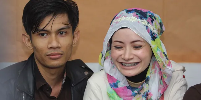 Istri Urus Popok, Tria Changcuters Bagian Main-Main