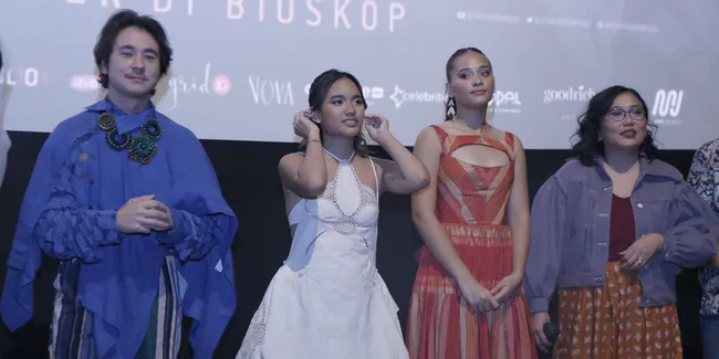 Isu Pelakor Kembali Memanas Bikin Chicco Jerikho Terseret, Arawinda Kirana Tampil Manis Bergaun Putih di Premiere 'LIKE & SHARE'