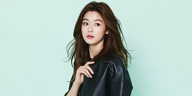 Jadi Model Perhiasan, Jun Ji Hyun Pamer Punggung dan Pundak Mulus