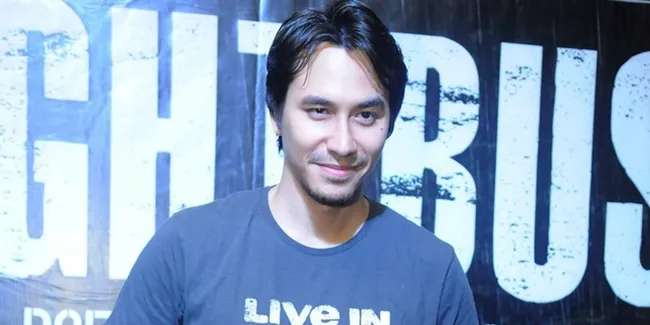 Jadi Produser di 'NIGHT BUS', Darius Sinathrya Kecemplung