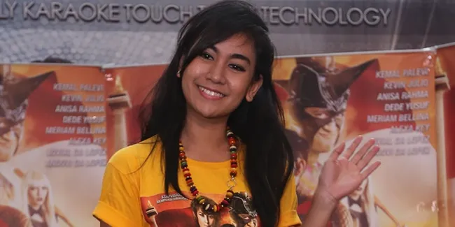 Jadi Rebutan Dua Pria, Anisa Rahma Warnai Hitam Rambutnya