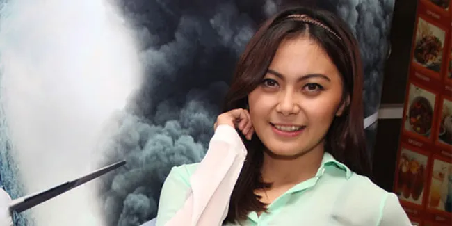 Jadi Setan, Violeta Mongi Laris Diajak Foto Bareng