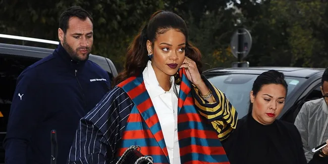 Jalan-Jalan di Mall, Rihanna Palsu Bikin Geger di Tahun Baru