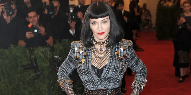 Jalani Pemotretan Panas, Madonna Curhat Soal Gay dan Hak Wanita
