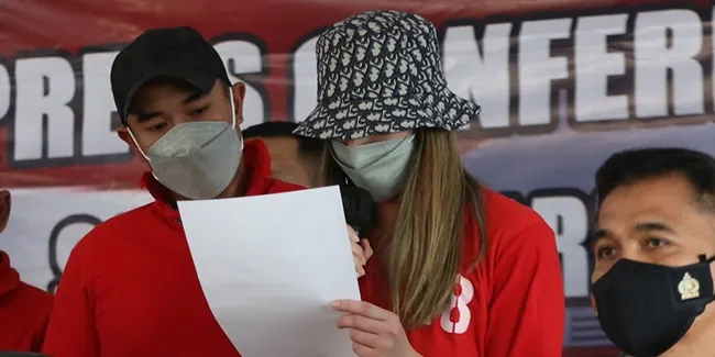 Jalani Sidang Perdana Kasus Narkoba, Nia Ramadhani Tampil dengan Gaya Rambut Baru