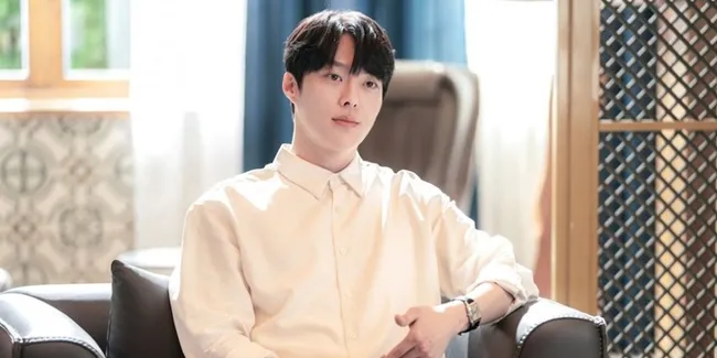 Jang Ki Yong Umumkan Wajib Militer, Song Hye Kyo Posting Foto Bareng Sang Aktor