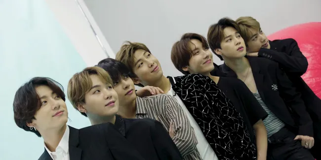 Jawab Beragam Pertanyaan dalam 'Fishing for Answer', Jimin BTS: Halsey, I Love You!