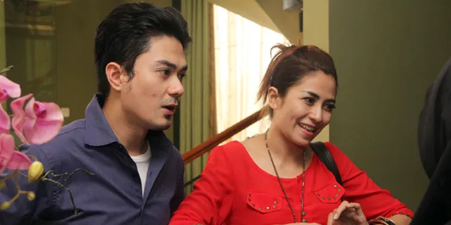 Jelang Nikah, Cinta Penelope Tak Sadar Kukunya Masih Kuning