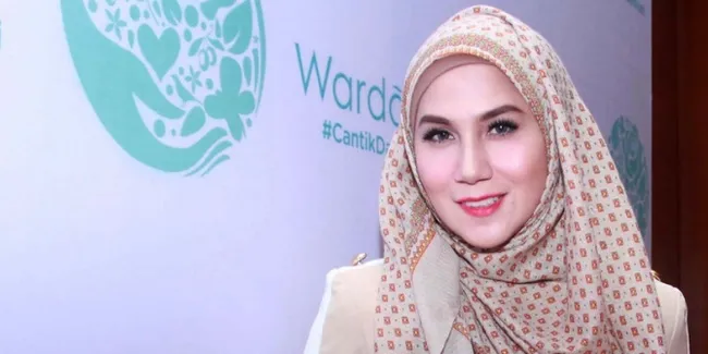 Jenguk Mat Solar, Marini Zumarnis Ungkap Sifat Saat Syuting 'Tukang Bubur Naik Haji'