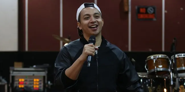 Juara America's Next Top Model Pakai Desain Karya Mario Kahitna