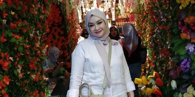 So Sweet! Ricca Rachim Disuapi Rhoma Irama - Dapat Kejutan dari Anak dan Cucu Saat Ulang Tahun