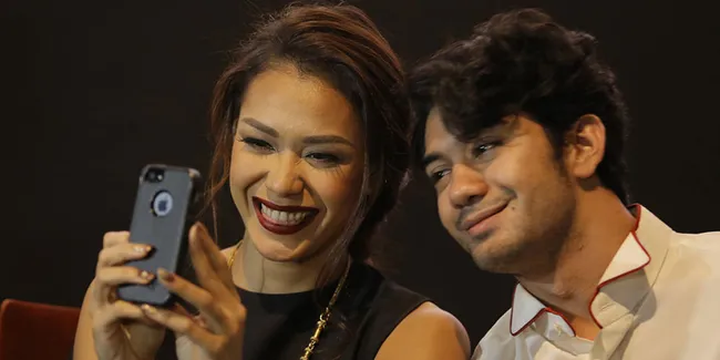 'KAPAN KAWIN', Sebuah Pertanyaan Untuk Adinia Wirasti?