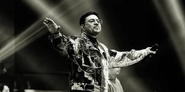 Karangan Bunga Penuhi Rumah Duka Tempat Jenazah Carlo Saba Disemayamkan