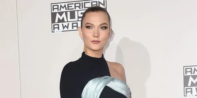 Karlie Kloss Cerita Pengalaman 'Kerasnya' di Dunia Modelling