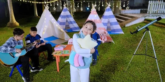 Kayla Ikuti Jejak Pasha Ungu Jadi Penyanyi, Suguhkan Lagu yang Anak-Anak Banget