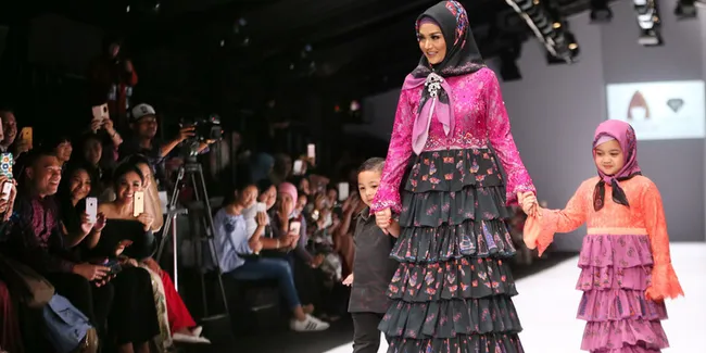 Kedai Kopi Dubai Menginspirasi Koleksi Hijab Terbaru Krisdayanti