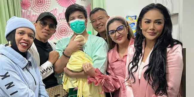 Kelahiran Anak Kedua Didampingi Langsung Tiga Nenek Cantik, Atta Halilintar: Mimpi Jadi Nyata