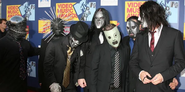 Kelap-Kelip Lampu, Video Cadas Slipknot Kok Jadi Cute?