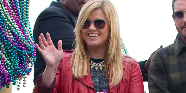 Kelly Clarkson Bahagia Sambut Bayi Pertamanya