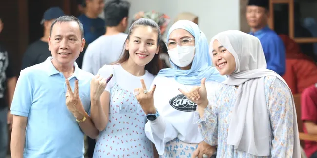 Keluarga Ayu Ting Ting Kompak Nyoblos di Pilkada 2024, Berharap Depok Makin Maju Bebas Macet