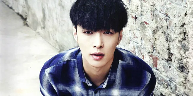 Kembali Bikin Khawatir, Lay EXO Alami Cedera Cukup Parah