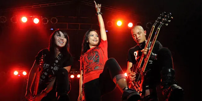 Kerabat Kotak Pekalongan Tak Peduli Hujan Demi Kotak