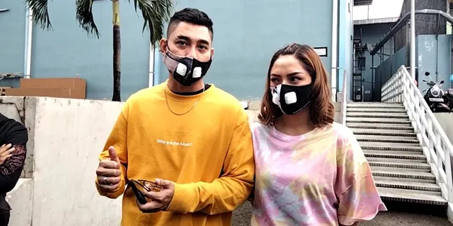 Kerap Dihujat Netizen Gara-Gara Foto Mesranya dengan Suami, Siti Badriah: Yang Penting Kita Happy