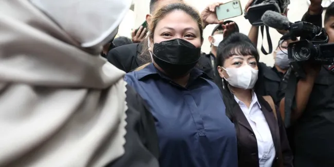 Ketahuan Makan dan Minum Saat Sidang Kasus Penipuan CPNS, Olivia Nathania Anak Nia Daniaty Ditegur Hakim