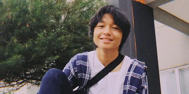Kiesha Alvaro Bintang 'DARI JENDELA SMP' Tampil Flamboyan Pakai Turtleneck, Netizen: Annyeong Oppa