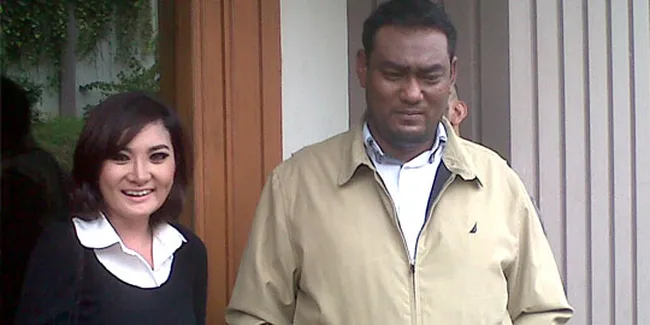 Kiki Amalia Masih Berusaha Cium Tangan Markus Horison