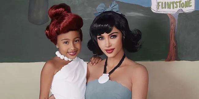 Kim Kardashian Akui Foto North West di Kartu Natal Tahun Ini Hasil Editan