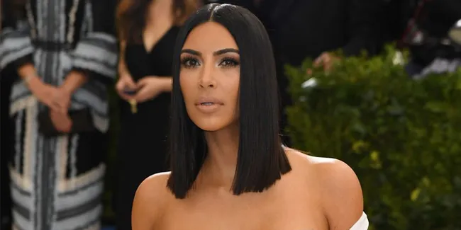 Kim Kardashian Dengan Rambut Barunya, Makin Cantik Atau ...