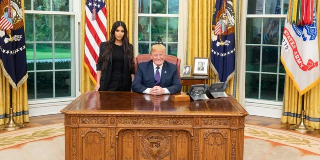 Kim Kardashian Temui Donald Trump Untuk Perjuangkan Masa Depan Korban Narkoba