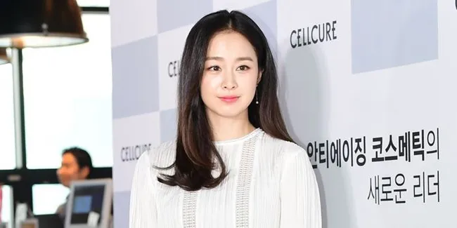 Kim Tae Hee Muncul di Youtube Bareng MUA, Belajar Cara Unboxing Aja Cantik