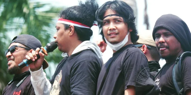 Komika Orasi dalam Unjuk Rasa Kawal Putusan Mahkamah Konstitusi: Jangan Berharap Kami Lucu, Karena yang Lebih Lucu Ada yang di dalam Sana