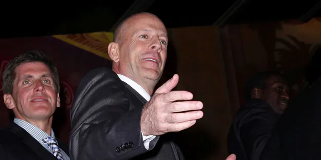 Kompilasi Video Bentrok Selebriti Dengan Paparazzi