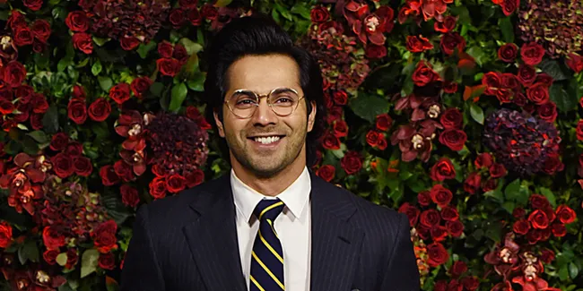 Krisis Karena Pandemi Masih Berlanjut, Varun Dhawan Kirim Bantuan Uang ke 200 Dancer Bollywood