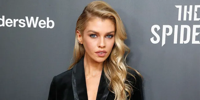 Kristen Stewart Punya Pacar Baru, Stella Maxwell Jalan Bareng Elsa Hosk