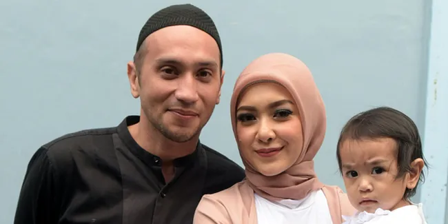 Lama Tak Muncul di Dunia Entertainment, Richa Novisha: Enakan di Rumah