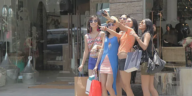 'LANGIT KE 7' Film Baru Rudi Soedjarwo Kenalkan Poster