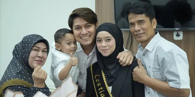 Lesti Kejora Sempat Gugup Saat Sidang Skripsi, Dibolehkan Dosen Penguji Untuk Nyanyi