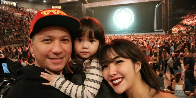 Liburan Ke Melbourne, Gading Ajak Gempi Tonton Konser Untuk Pertama Kali