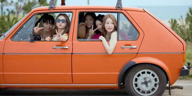 Lirik Lagu ‘Raise y_our glass’ - Huh Yunjin, Menandai 100 Hari LE SSERAFIM Debut
