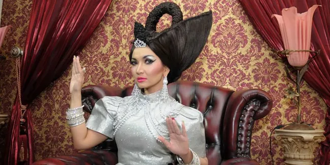 Makin Cetar! Roro Fitria Ikut Arisan Diamond, Mutiara dan Dollar