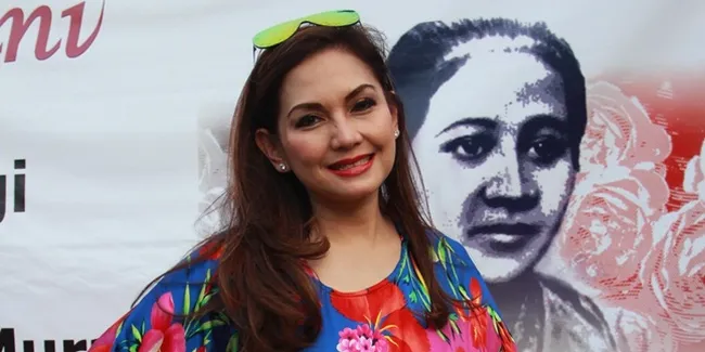 Maknai Idul Fitri, Nia Daniati Bagi-Bagi Bareng Teman Sosialita