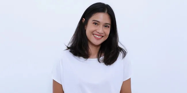 Mandi di Sungai Bareng Suami, Dian Sastro Tetap Cantik Paripurna