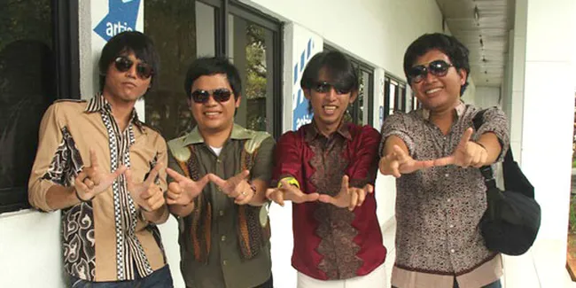 Manggung di Luar Negeri, Wali Band Pakai Batik