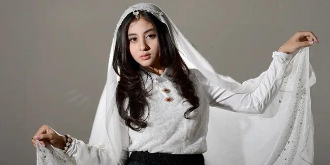 Margin dan Dewi Perssik Narsis Bareng, Bagai Pinang Dibelah Dua